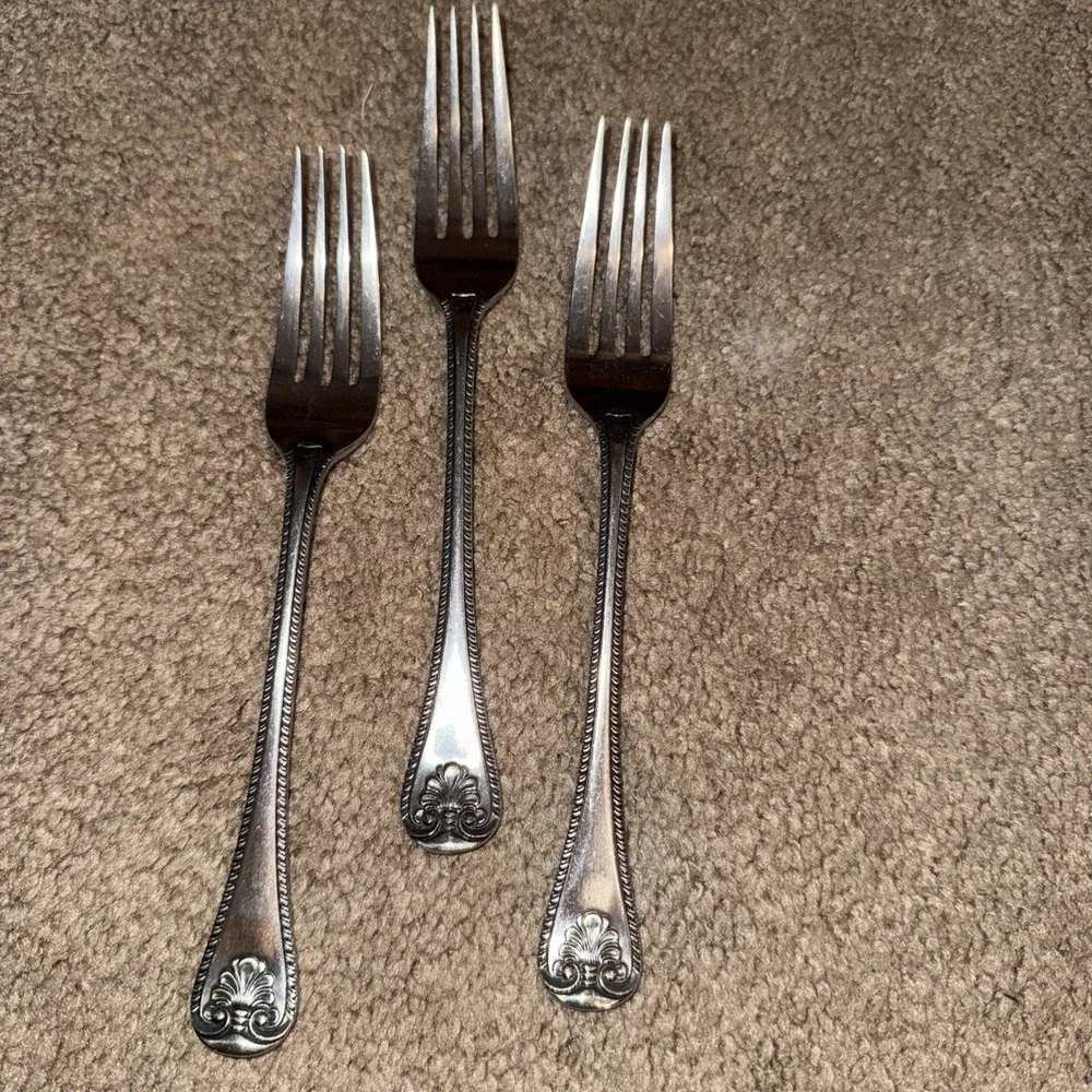 Vintage Supreme Cutlery Abbey Shell Dinner Forks 3